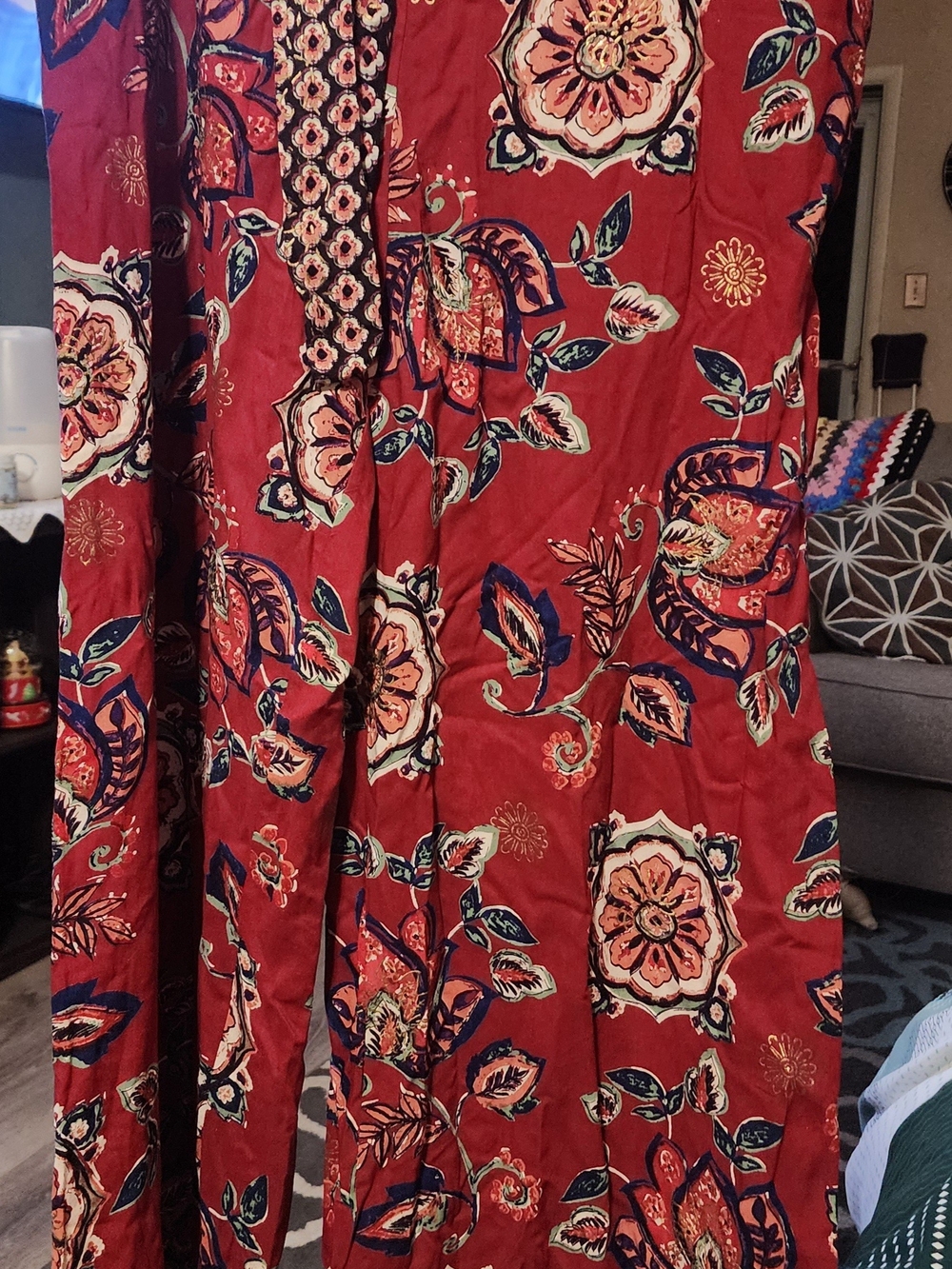 Angie Red Floral Cropped Pants SZ MED